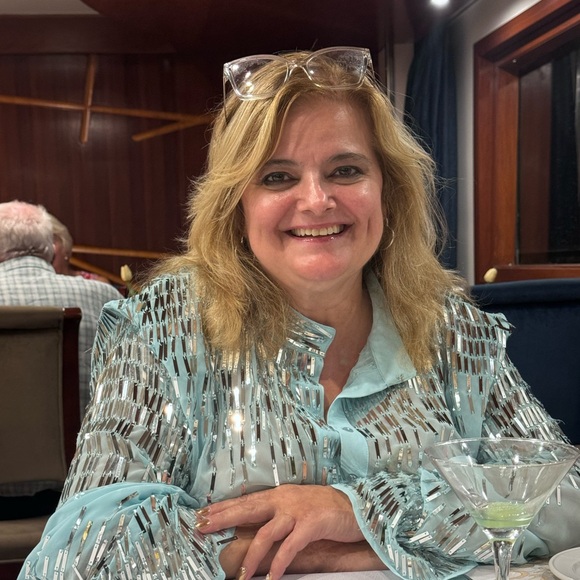 Meet your Posher, Roxana - Picture 2 of 5